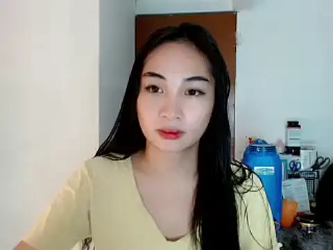 Snapshot of SweetLilly_18 chatting on 2, 1, 2025 SweetLilly 18 online show from 2, 1, 2025