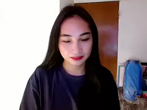 Snapshot of SweetLilly_18 chatting on 22, 1, 2025 SweetLilly 18 online show from 22, 1, 2025