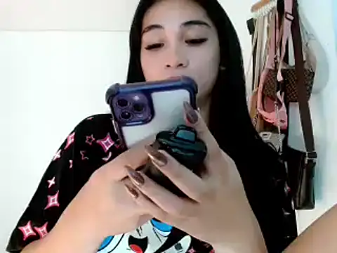 Snapshot of SweetLilly_18 chatting on 19, 2, 2025 SweetLilly 18 online show from 19, 2, 2025