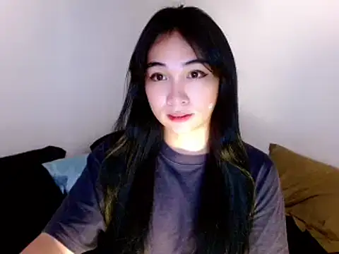 Snapshot of SweetLilly_18 chatting on 5, 3, 2025 SweetLilly 18 online show from 5, 3, 2025