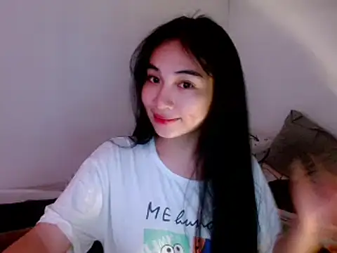 Snapshot of SweetLilly_18 chatting on 11, 3, 2025 SweetLilly 18 online show from 11, 3, 2025