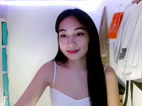 Snapshot of SweetLilly_18 chatting on 12, 3, 2025 SweetLilly 18 online show from 12, 3, 2025