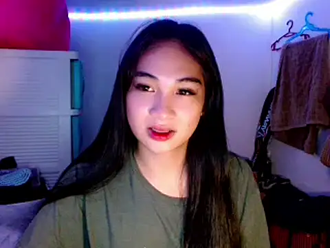 Snapshot of SweetLilly_18 chatting on 18, 3, 2025 SweetLilly 18 online show from 18, 3, 2025