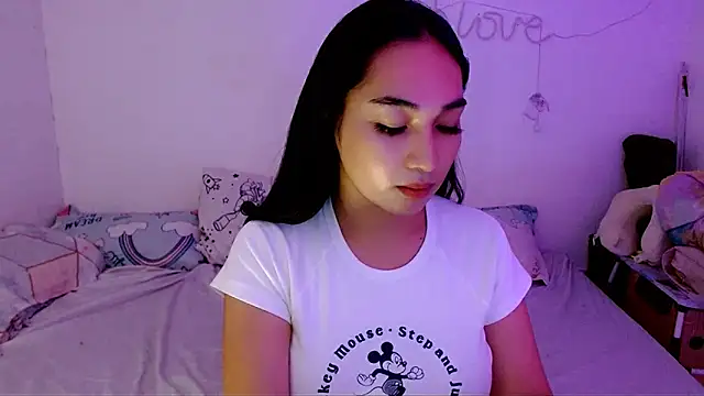 Snapshot of SweetLilly_18 chatting on 14, 9, 2025 SweetLilly 18 online show from 14, 9, 2025