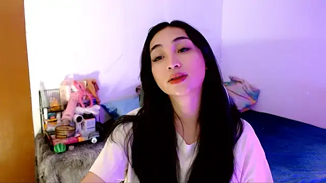 Snapshot of SweetLilly_18 chatting on 15, 10, 2025 SweetLilly 18 online show from 15, 10, 2025