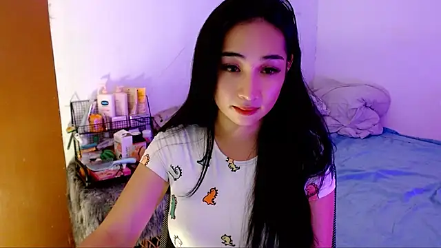 Snapshot of SweetLilly_18 chatting on 1, 11, 2025 SweetLilly 18 online show from 1, 11, 2025