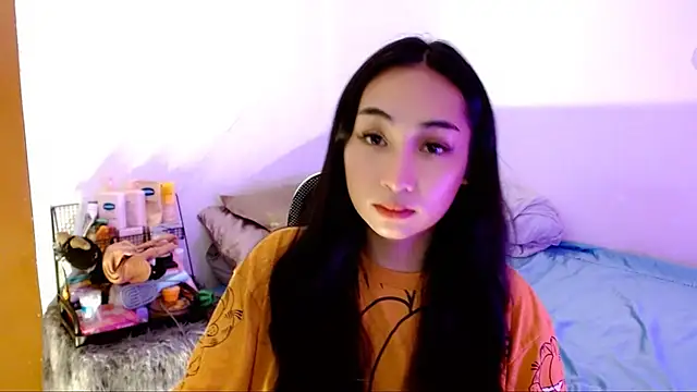 Snapshot of SweetLilly_18 chatting on 3, 11, 2025 SweetLilly 18 online show from 3, 11, 2025