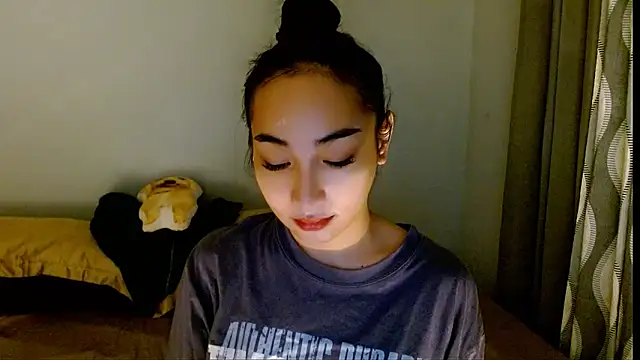 Snapshot of SweetLilly_18 chatting on 29, 3, 2026 SweetLilly 18 online show from 29, 3, 2026