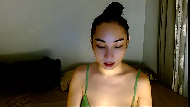 Snapshot of SweetLilly_18 chatting on 9, 4, 2026 SweetLilly 18 online show from 9, 4, 2026
