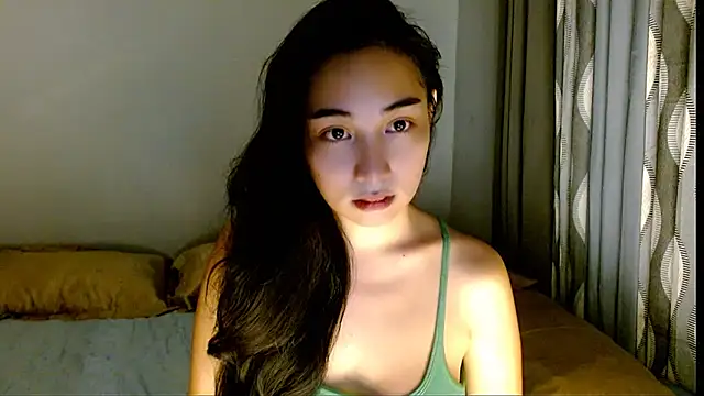 Snapshot of SweetLilly_18 chatting on 12, 4, 2026 SweetLilly 18 online show from 12, 4, 2026