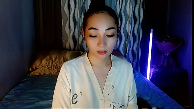 Snapshot of SweetLilly_18 chatting on 24, 4, 2026 SweetLilly 18 online show from 24, 4, 2026