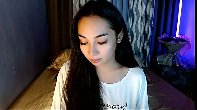 Snapshot of SweetLilly_18 chatting on 6, 5, 2026 SweetLilly 18 online show from 6, 5, 2026