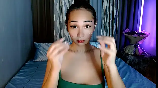 Snapshot of SweetLilly_18 chatting on 13, 5, 2026 SweetLilly 18 online show from 13, 5, 2026