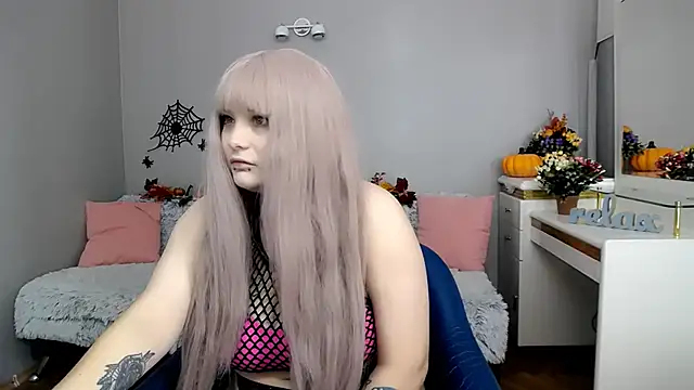 Estheri online show from 4, 11, 2025