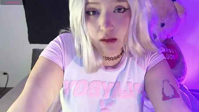 KuroChan420 online show from 31, 1, 2025