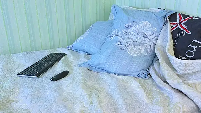  Lily  online show from 30, 1, 2025