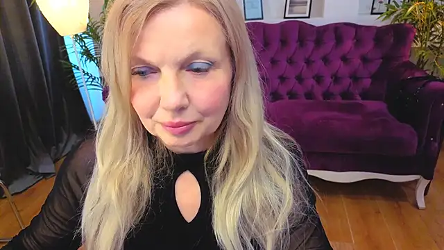 Abby Moore  online show from 8, 5, 2026