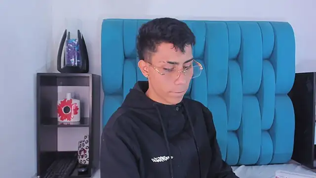 Snapshot of AlanNaughty chatting on 8, 1, 2025 AlanNaughty online show from 8, 1, 2025