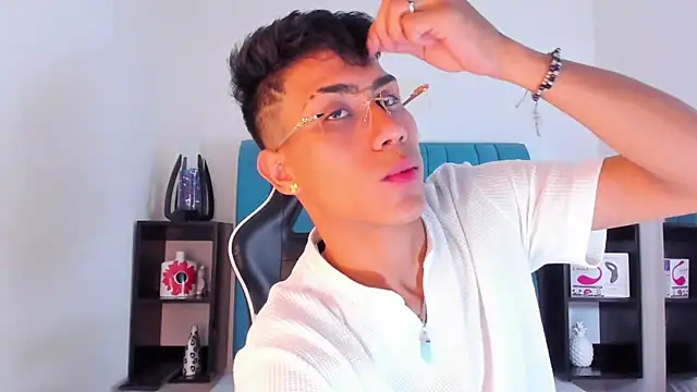 Snapshot of AlanNaughty chatting on 22, 1, 2025 AlanNaughty online show from 22, 1, 2025