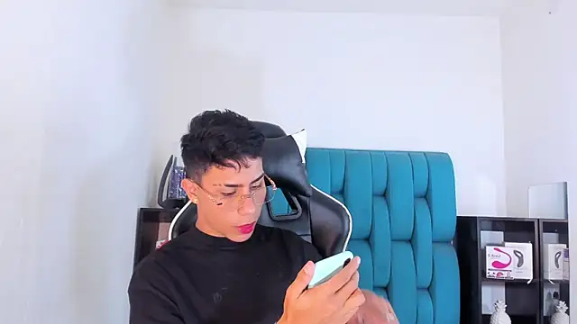 Snapshot of AlanNaughty chatting on 19, 2, 2025 AlanNaughty online show from 19, 2, 2025