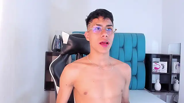 Snapshot of AlanNaughty chatting on 21, 2, 2025 AlanNaughty online show from 21, 2, 2025