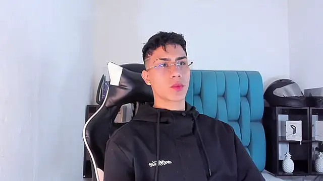 Snapshot of AlanNaughty chatting on 22, 2, 2025 AlanNaughty online show from 22, 2, 2025