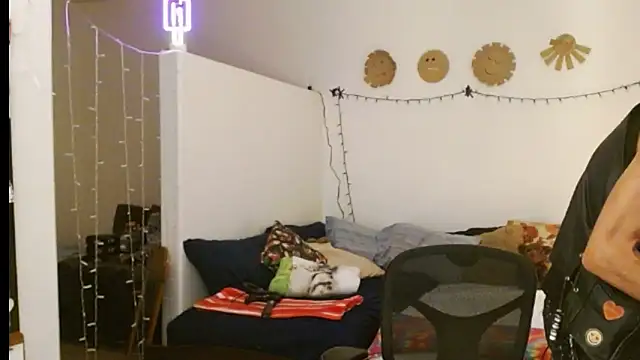 mycock2474u online show from 18, 2, 2025