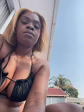 LuciousLips96 online show from 5, 8, 2026