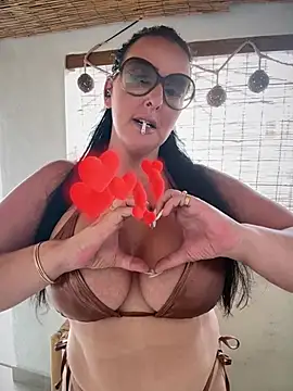 Snapshot of TiffanyRoxx chatting on 23, 7, 2026 TiffanyRoxx online show from 23, 7, 2026
