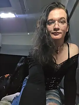 Snapshot of HotysimeHot1 chatting on 29, 10, 2025 HotysimeHot1 online show from 29, 10, 2025