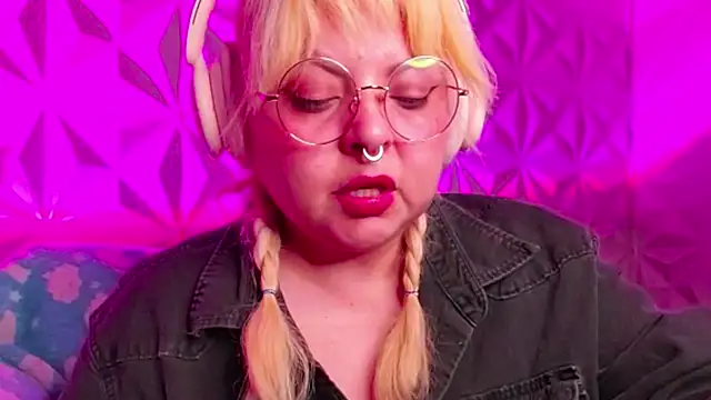 Satyn doll online show from 17, 10, 2025