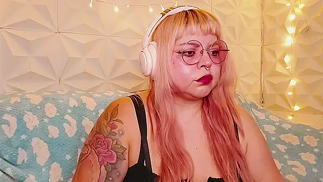 Snapshot of Satyn_doll chatting on 20, 5, 2026 Satyn doll online show from 20, 5, 2026