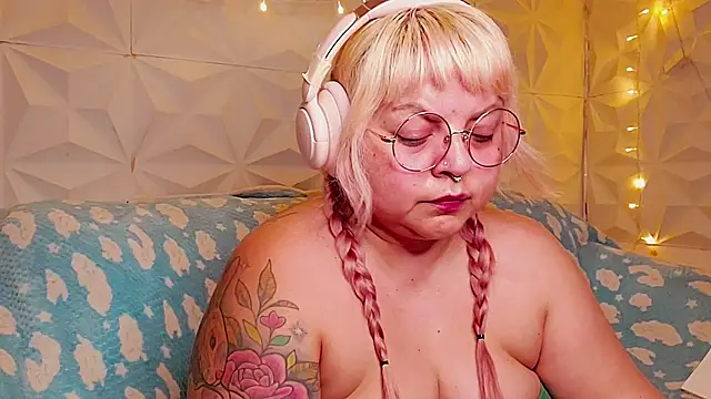 Snapshot of Satyn_doll chatting on 16, 6, 2026 Satyn doll online show from 16, 6, 2026