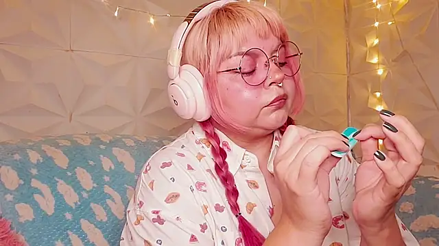 Satyn doll online show from 28, 6, 2026