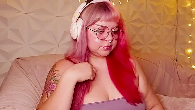 Satyn doll online show from 22, 7, 2026