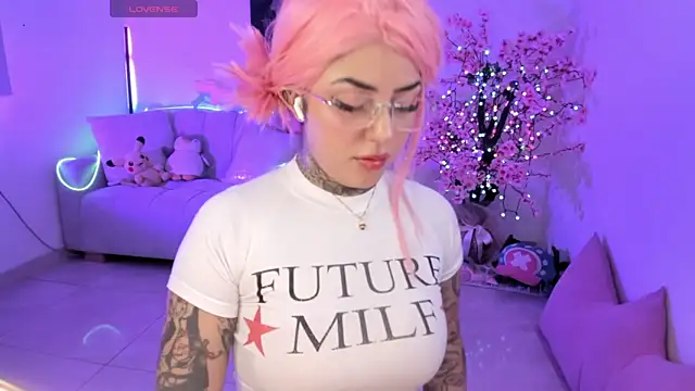 cute catlyn online show from 20, 5, 2026