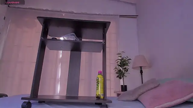 Snapshot of Secret_chells chatting on 23, 12, 2024 Secret chells online show from 23, 12, 2024