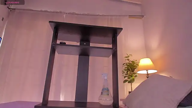 Snapshot of Secret_chells chatting on 5, 2, 2025 Secret chells online show from 5, 2, 2025