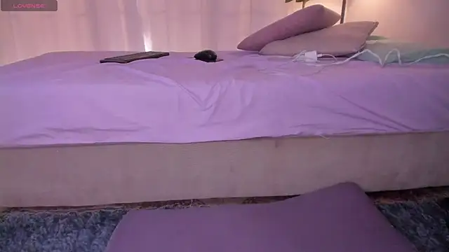 Snapshot of Secret_chells chatting on 6, 2, 2025 Secret chells online show from 6, 2, 2025