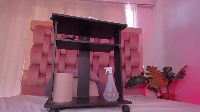 Snapshot of Secret_chells chatting on 3, 10, 2025 Secret chells online show from 3, 10, 2025