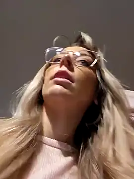 Snapshot of LilyOrion chatting on 14, 1, 2025 LilyOrion online show from 14, 1, 2025