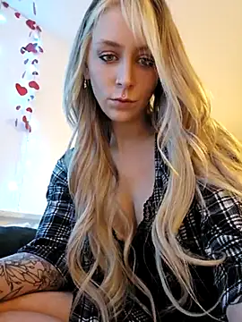 Snapshot of LilyOrion chatting on 25, 2, 2025 LilyOrion online show from 25, 2, 2025