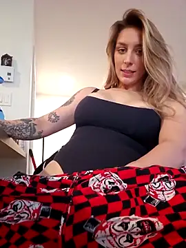 Snapshot of LilyOrion chatting on 25, 10, 2025 LilyOrion online show from 25, 10, 2025