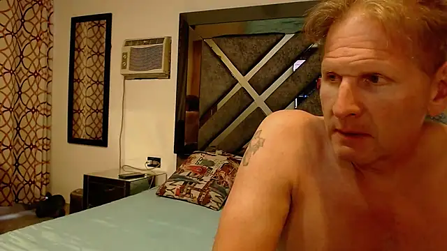 Snapshot of carlosbangsstar chatting on 14, 12, 2024 carlosbangsstar online show from 14, 12, 2024