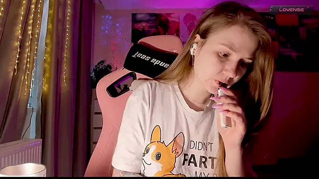 Snapshot of GoodWitch_ chatting on 8, 2, 2025 GoodWitch  online show from 8, 2, 2025