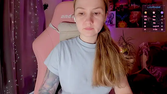 Snapshot of GoodWitch_ chatting on 10, 9, 2025 GoodWitch  online show from 10, 9, 2025