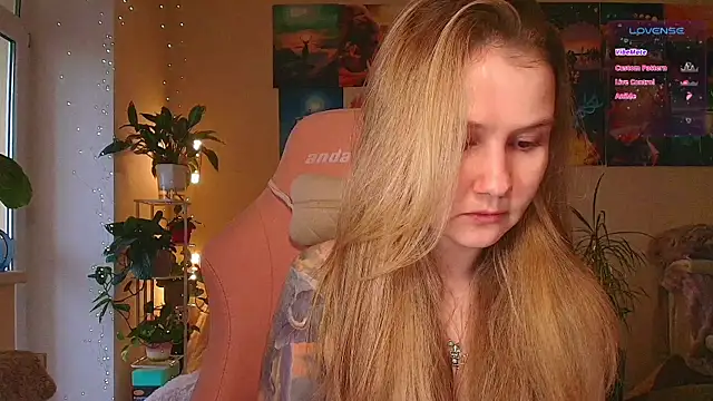 Snapshot of GoodWitch_ chatting on 4, 10, 2025 GoodWitch  online show from 4, 10, 2025