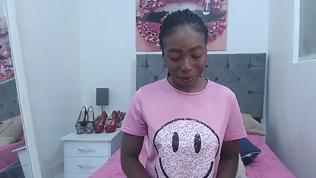 Snapshot of kirajohnson chatting on 12, 3, 2025 kirajohnson online show from 12, 3, 2025