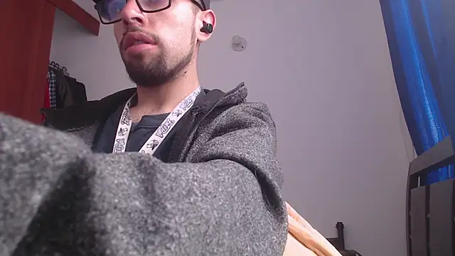 Snapshot of fvckolombianguyy chatting on 3, 2, 2025 fvckolombianguyy online show from 3, 2, 2025