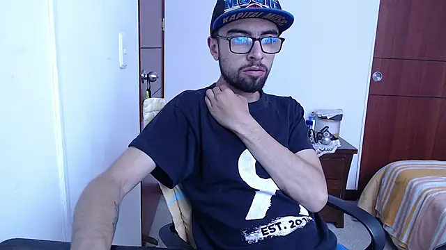 Snapshot of fvckolombianguyy chatting on 7, 2, 2025 fvckolombianguyy online show from 7, 2, 2025